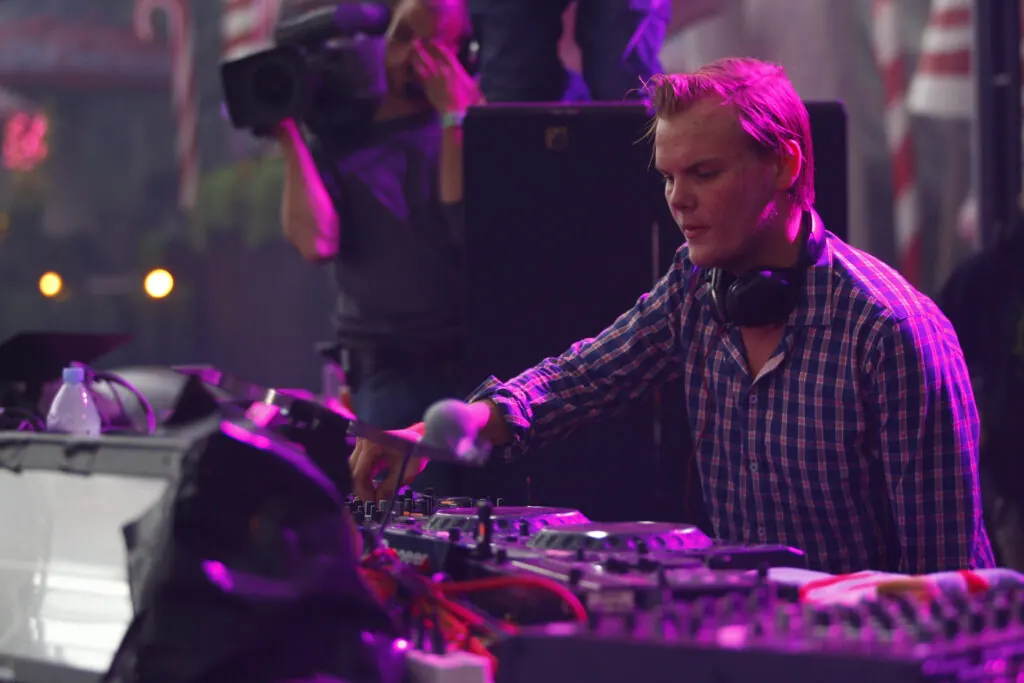 Avicii's Full 2011 Tomorrowland Debut Surfaces, Featuring 'Levels' Premiere