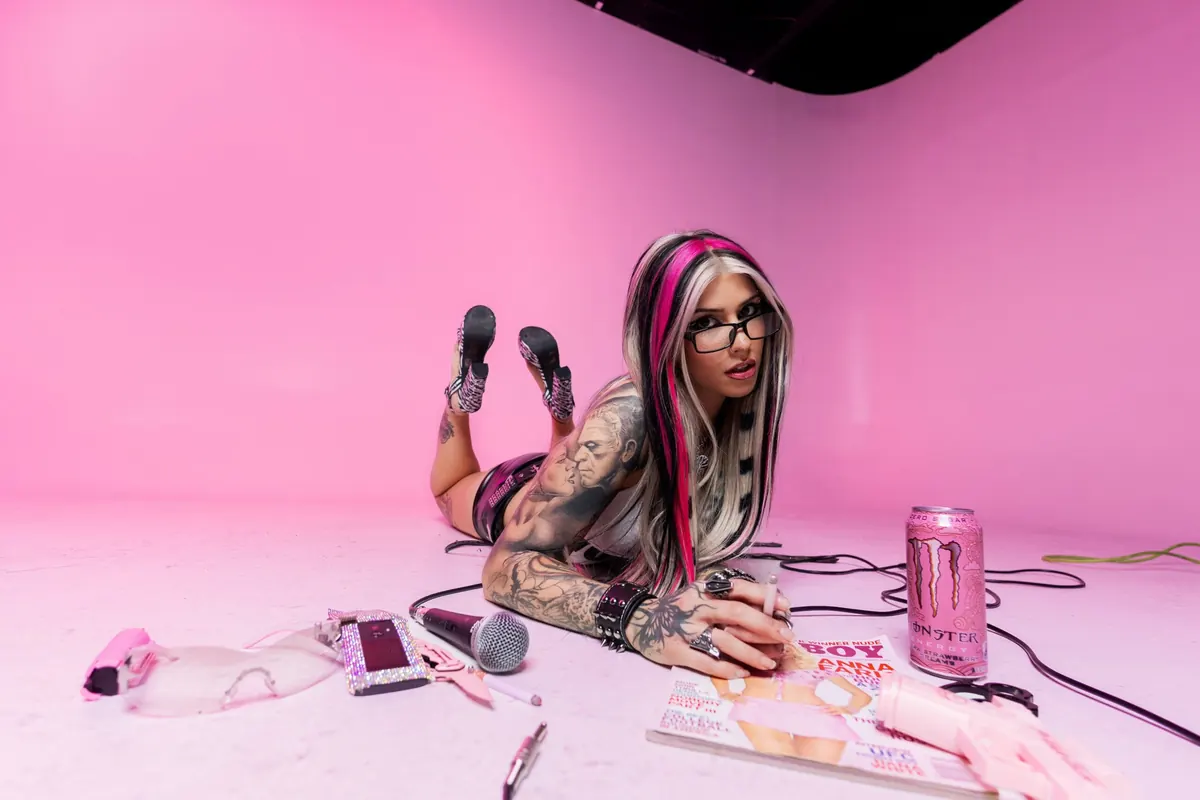 Luci Releases 'SLUTBASS' EP, Six Tracks of Hyperpop and Bass