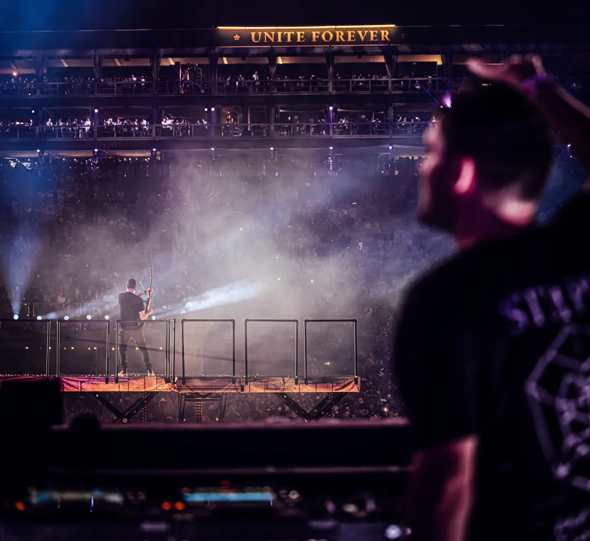 Martin Garrix and U2 Debut 'Fireflies' at Tomorrowland