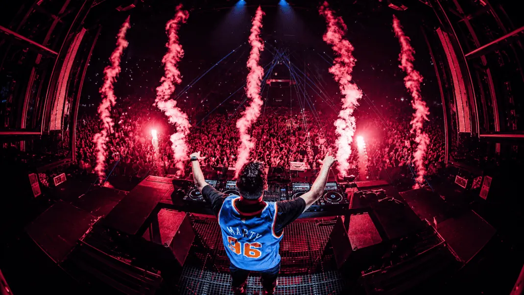 Martin Garrix Auctions Knicks Jersey From Brooklyn Show