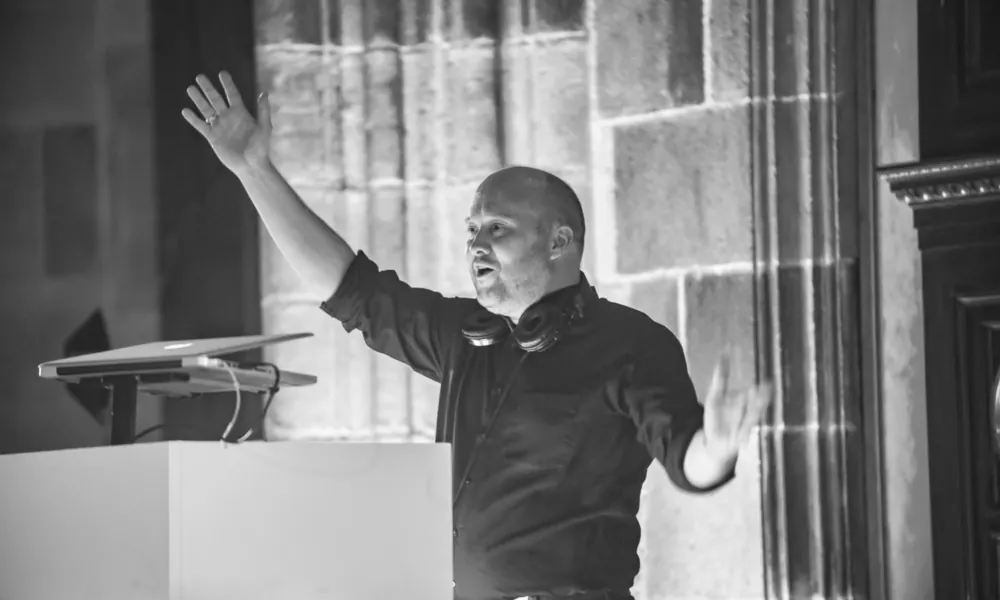 MikeR Balances Progressive House and Melodic Techno