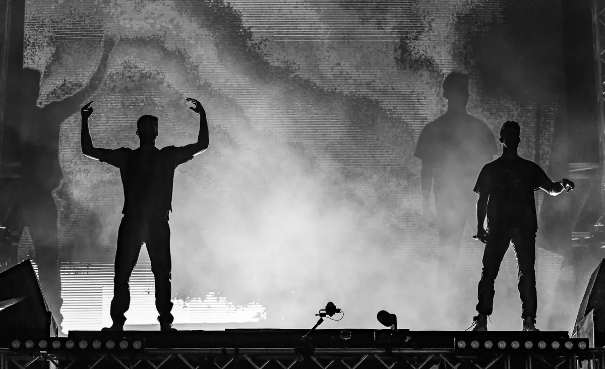 Naked Man Disrupts The Chainsmokers' ACL Festival Set