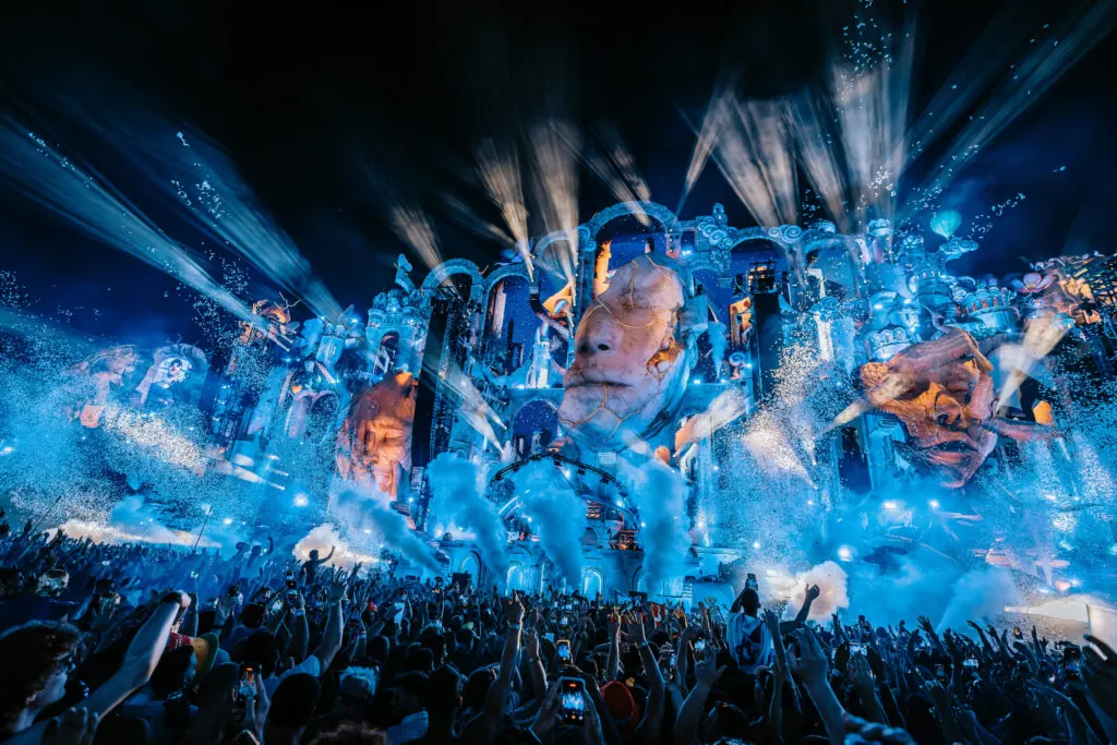Paintings Stolen from Tomorrowland Restaurant During Festival Weekend